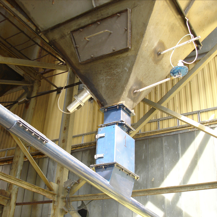 Czujnik CP-2 na zasobniku pyłu