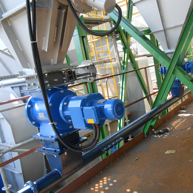 Instalacjia transportu pyłu WR25 produkcji ENTEX podczas montażu